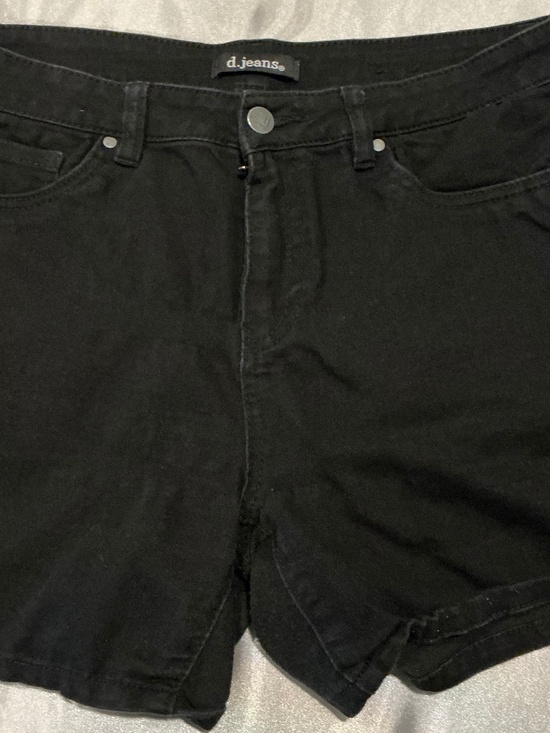 Shorts - Picture 1 of 4